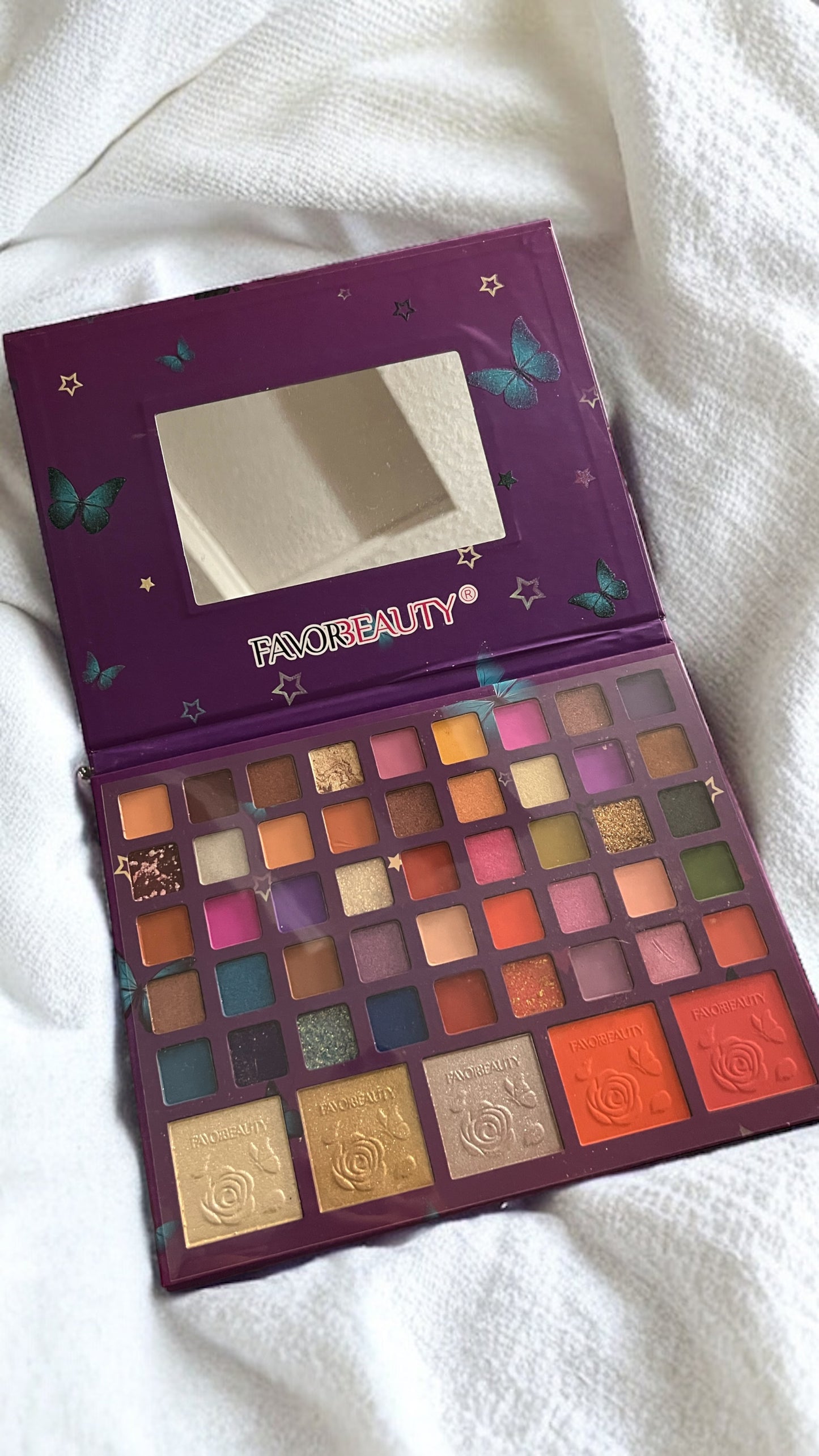 Selena Eyeshadow with mirror