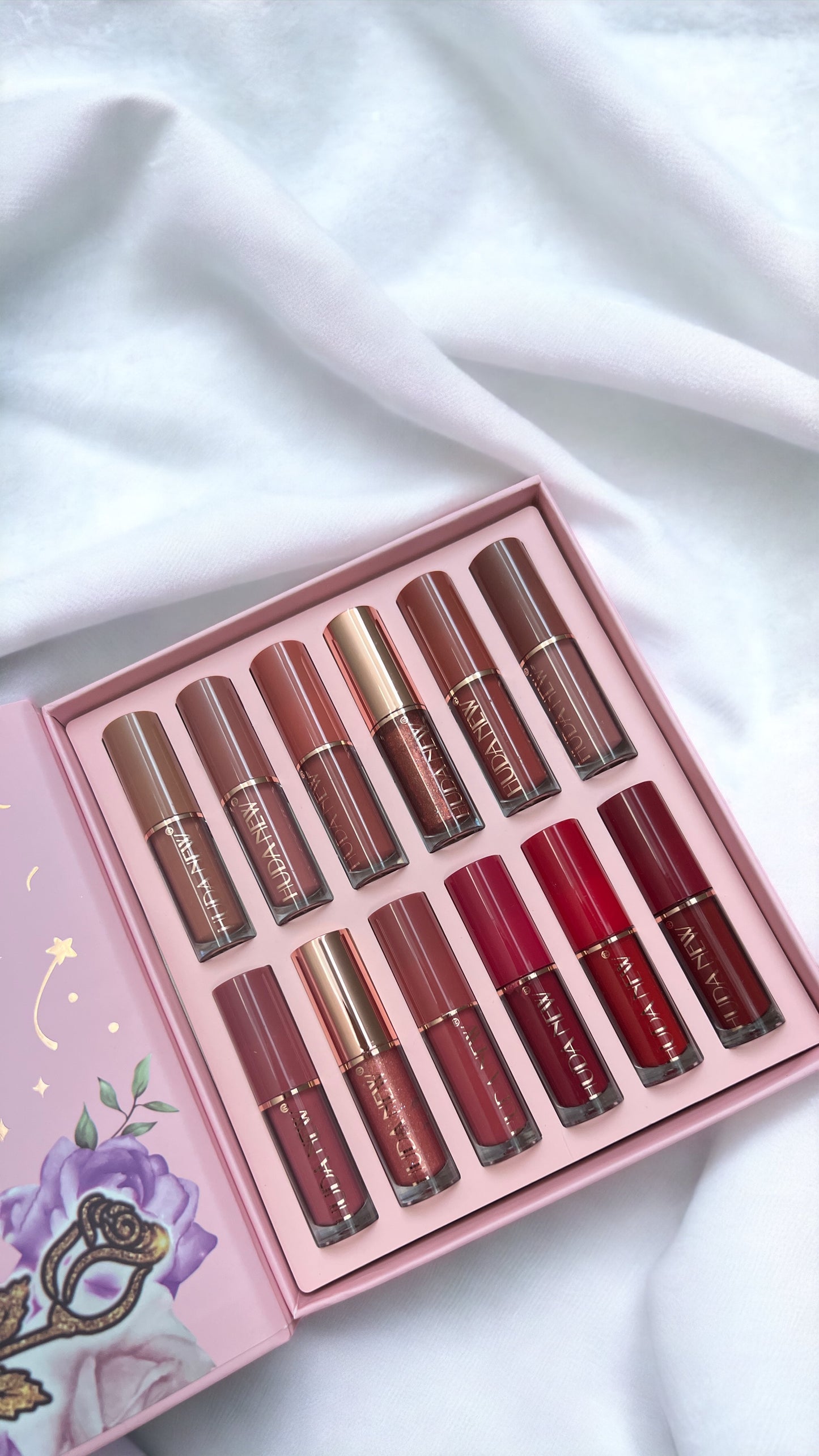 Caja de brillo labial rosa de Selena