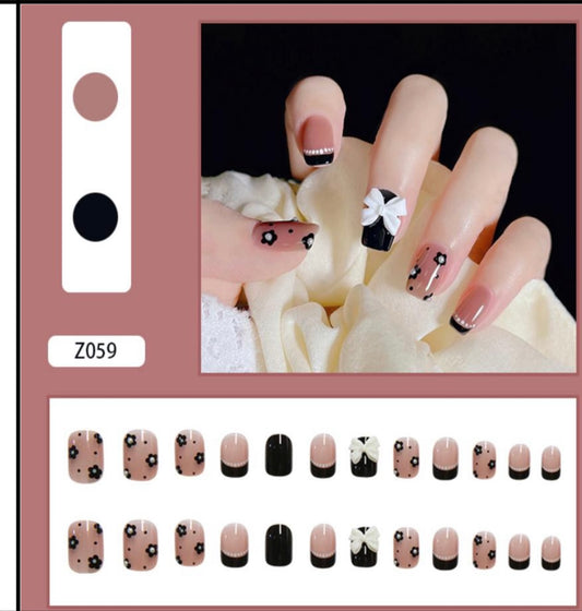 Uñas con flores prensadas