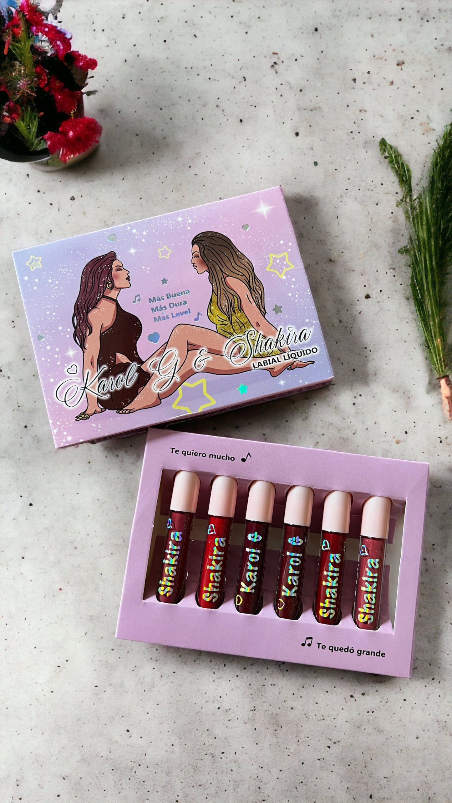 Brillos labiales de Shakira y Karol G