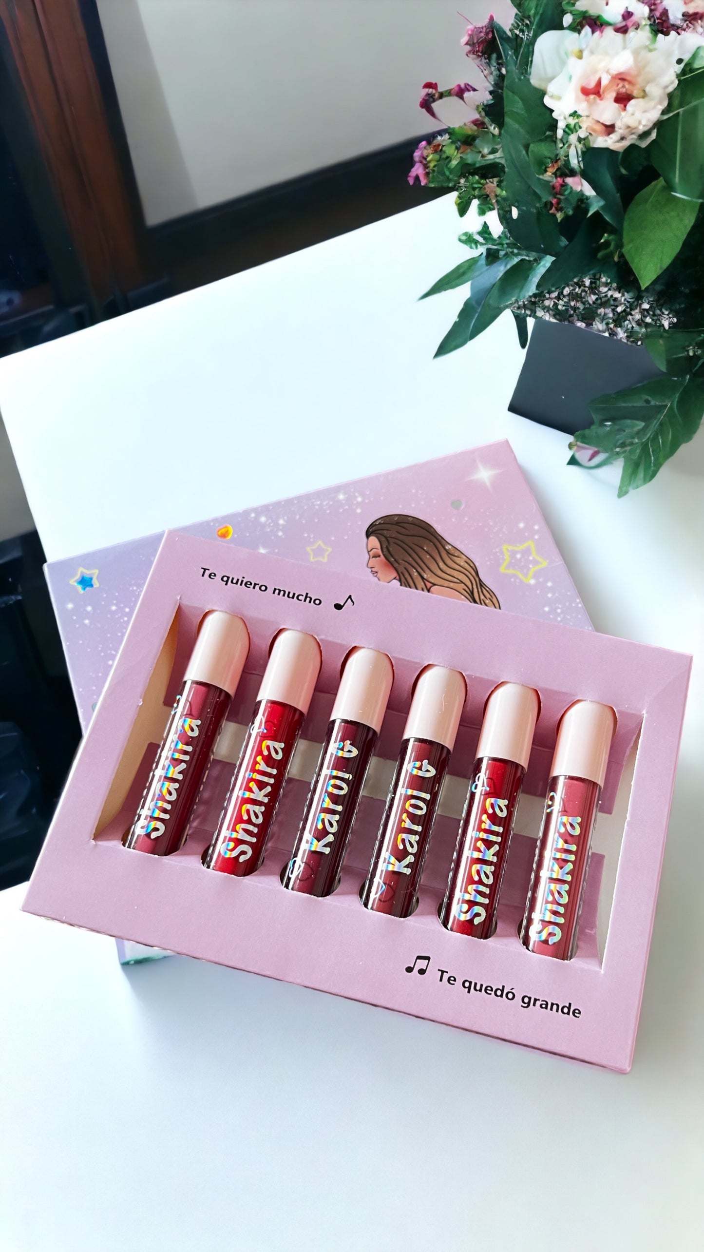 Brillos labiales de Shakira y Karol G